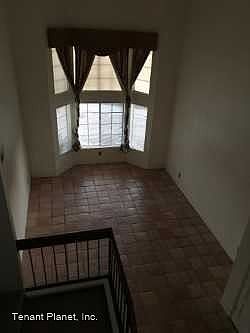 3rd image of 1009 Red Oak Pl