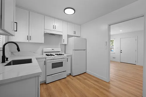 2426 N Buena Vista St Photo 1