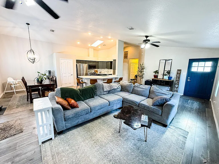 2695 S Mimosa Ave — Photo 8