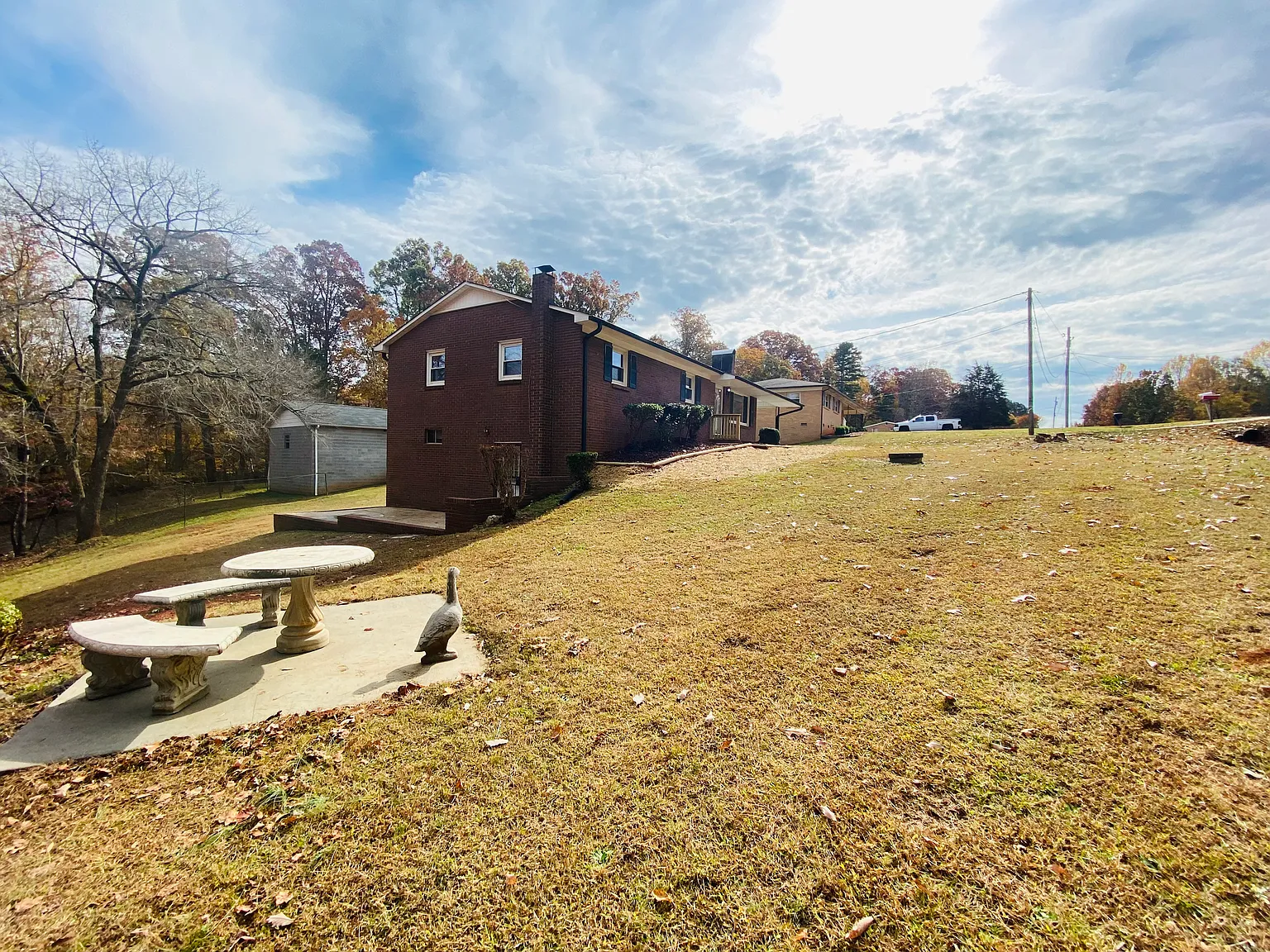4 bed, 2392 sqft, $2,150 — Photo 3