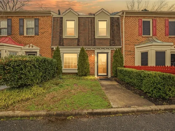 1217 Cedar Mill Sq, Chesapeake, VA 23320