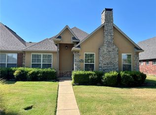 3111 SW Stoneway Ave, Bentonville, AR 72713