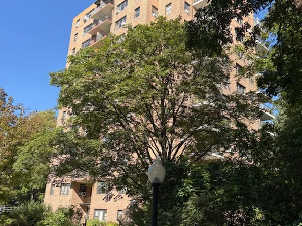 735 Kappock Street image 1 of 13