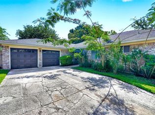 15207 Pleasant Valley Rd, Houston, TX 77062