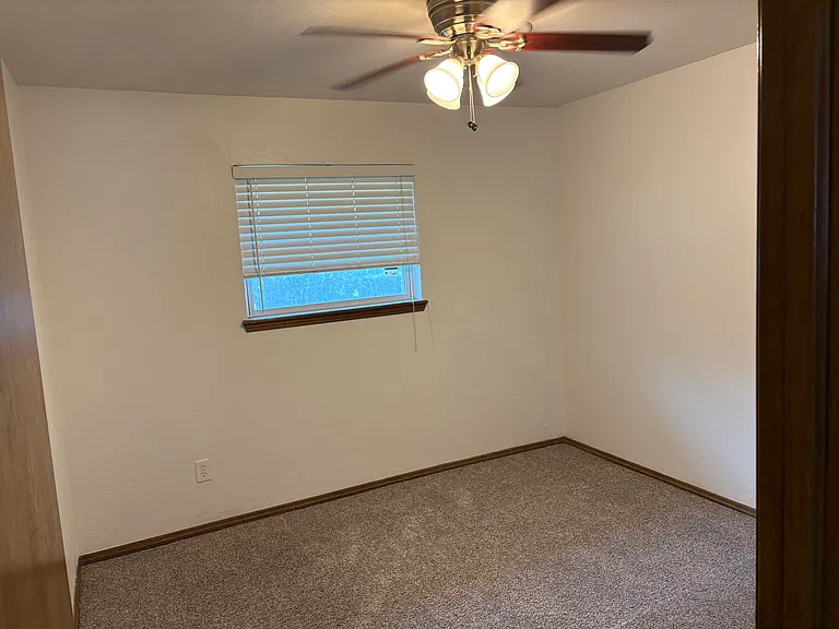 1904 Lanesboro Dr — Photo 14