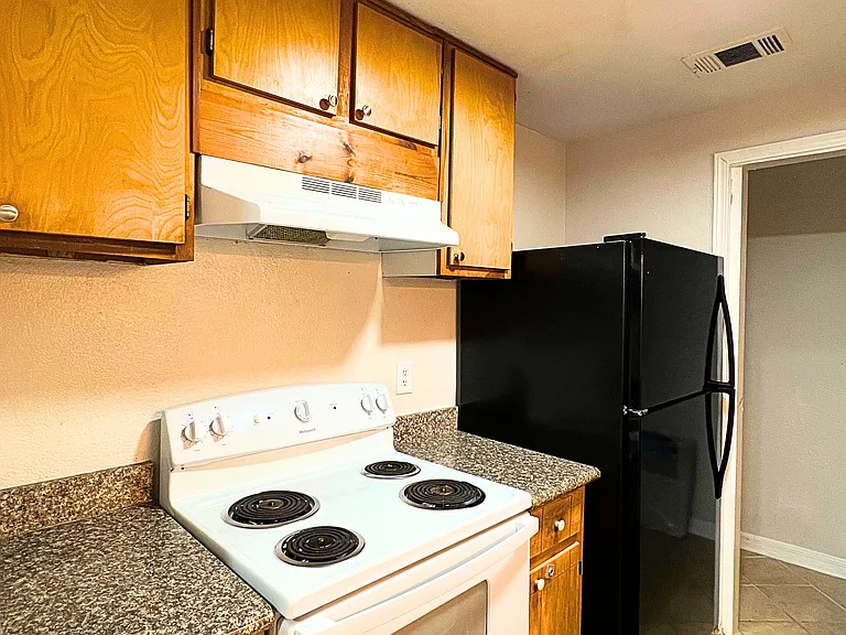 Willow Tree Apartments — Photo 16