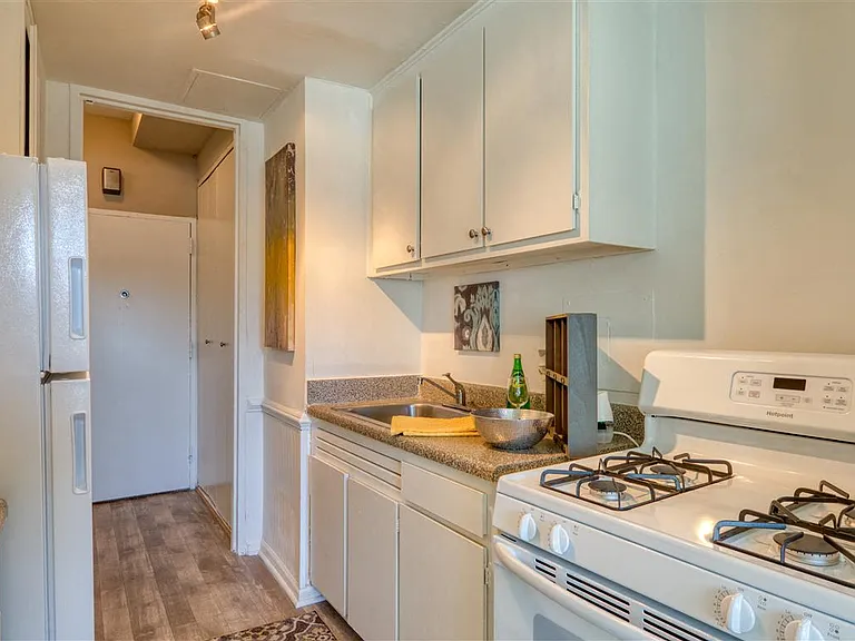 The Lafayette Apartments — Photo 16