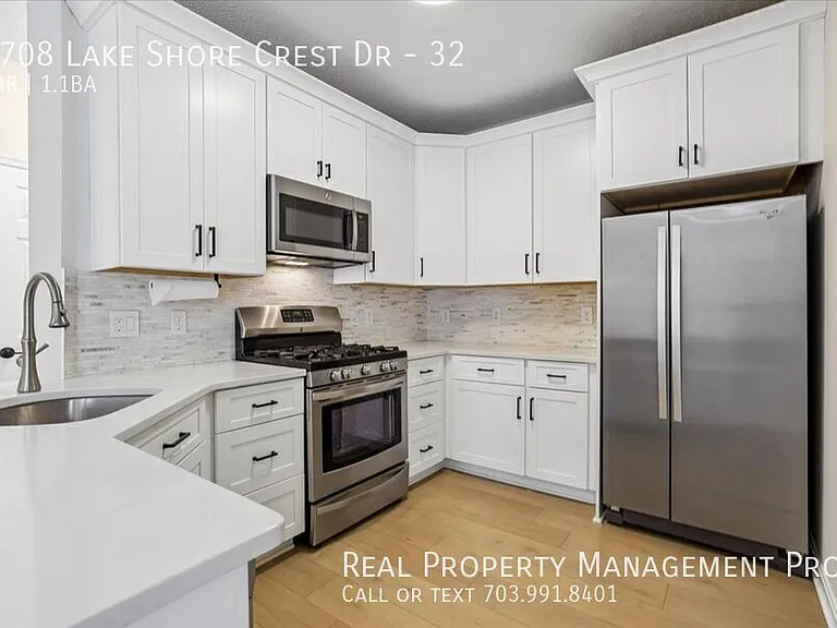 1708 Lake Shore Crest Dr #32 — Photo 1