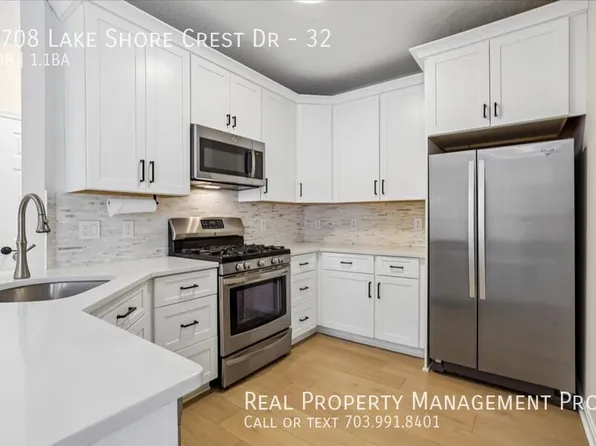 1708 Lake Shore Crest Dr APT 32, Reston, VA 20190