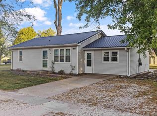 304 W Prairie St, Camp Point, IL 62320