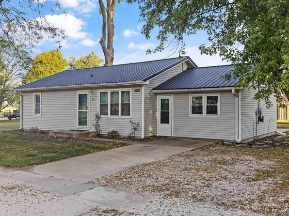 304 W Prairie St, Camp Point, IL 62320