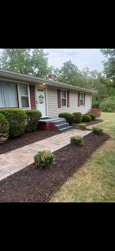 3 bed, 1.0 bath, 1056 sqft, $1,695 — Photo 3