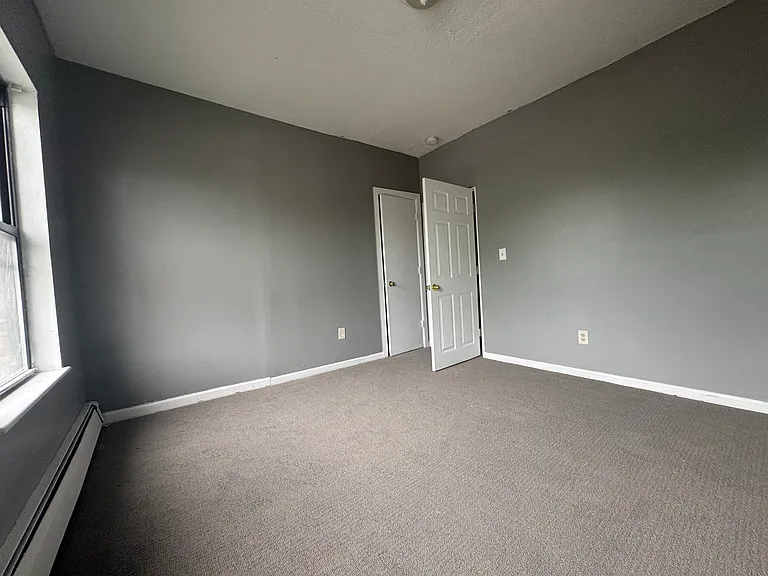 17 Ashley St #2R — Photo 7