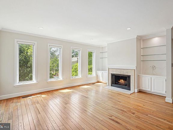 4th image of 4375 Embassy Park Dr NW