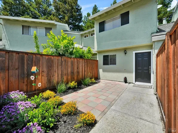 576 Racquet Club Circle, Rohnert Park, CA 94928