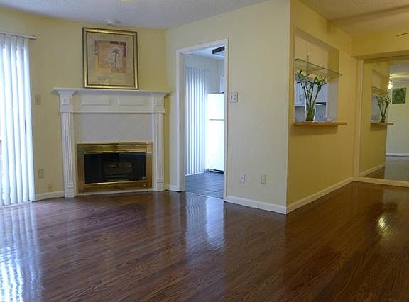 3rd image of 333 Melrose Dr APT 19A