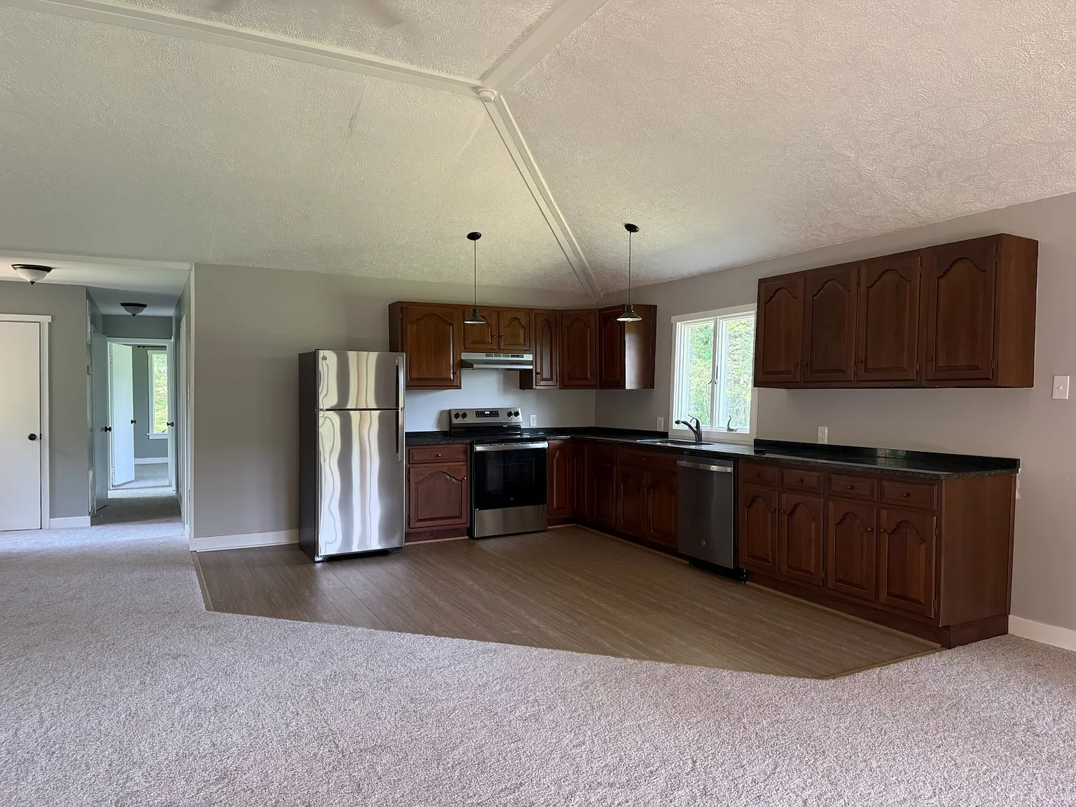 3 bed, 1564 sqft, $2,750 — Photo 3