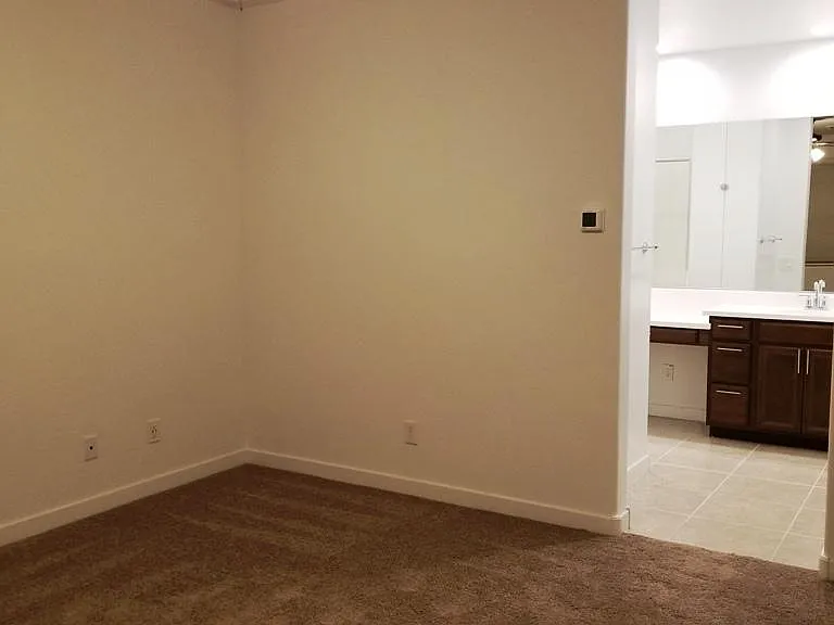 1329 E Glass Ln — Photo 10