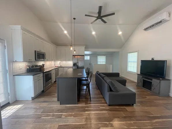 7 Robin Rd, Rocky Point, NY 11778