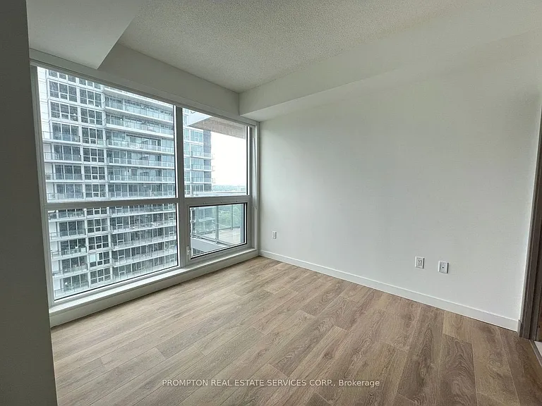 27 McMahon Dr #2012 — Photo 8