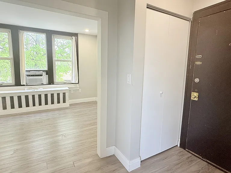 1495 Gladstone Ave #302 — Photo 3