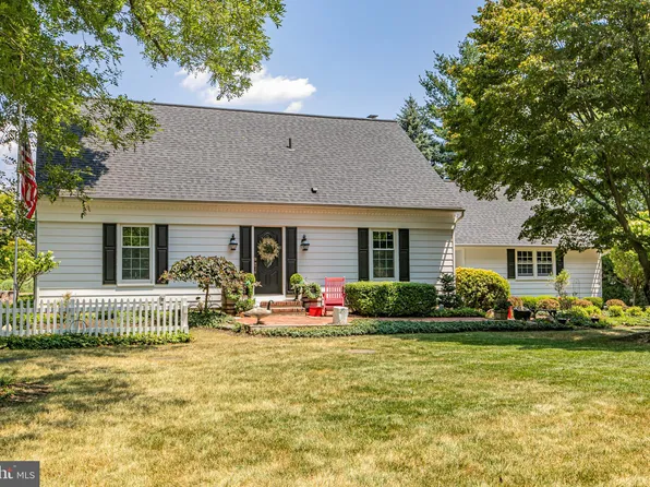 28 Brandon Rd, Lawrenceville, NJ 08648