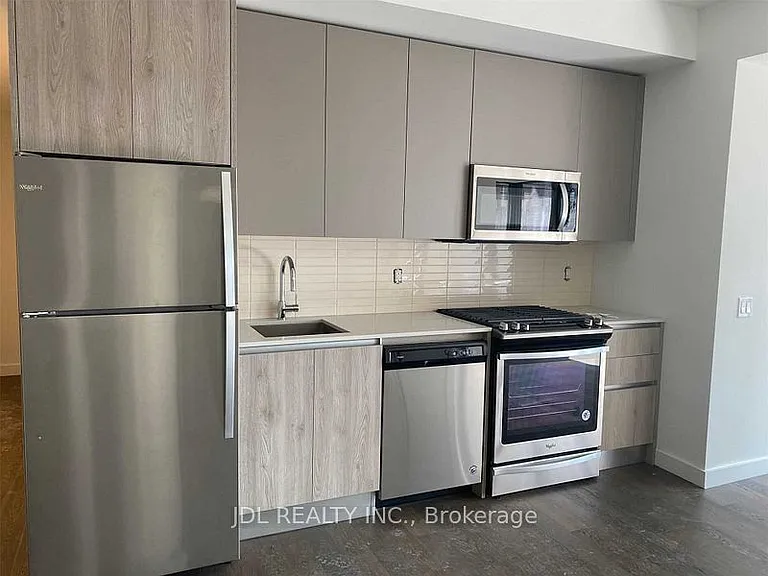 2A Church St #502 — Photo 4