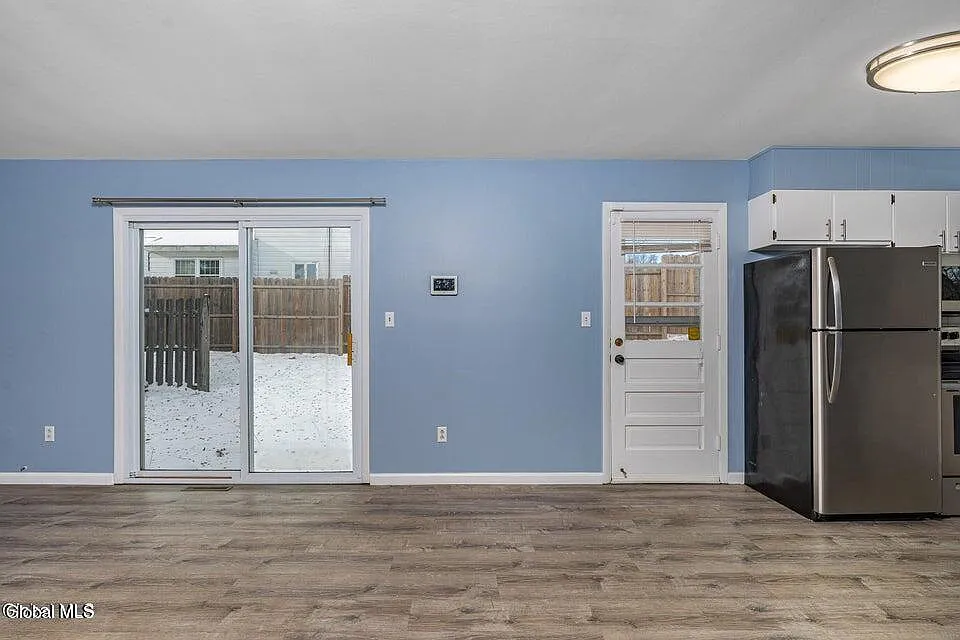 2 bed, 900 sqft, $1,700 — Photo 2