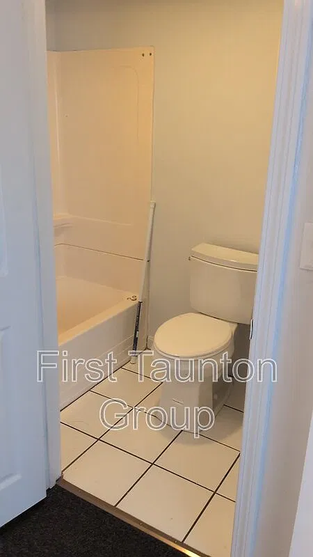 458 Weir St — Photo 1