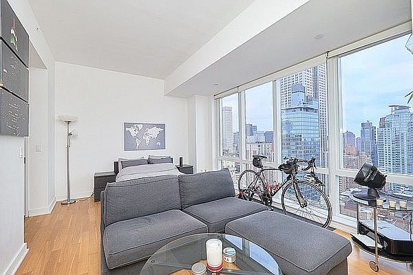 1st image of 885 6th Ave #33C