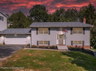 219 Woodcrest Dr, Jessup, PA 18434