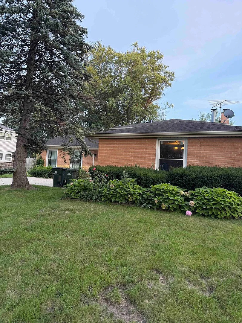 3 bed, 2100 sqft, $4,850 — Photo 3