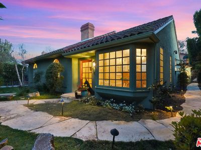 13834 Magnolia Blvd, Sherman Oaks, CA, 91423