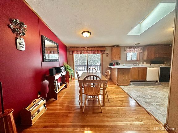 4th image of 933 E Hoadley St