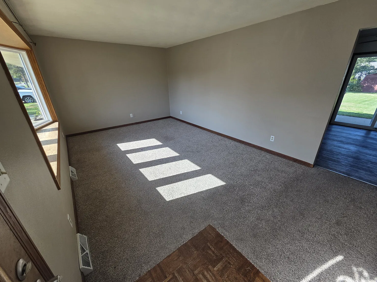 3 bed, 2.5 bath, 2001 sqft, $1,950 — Photo 3