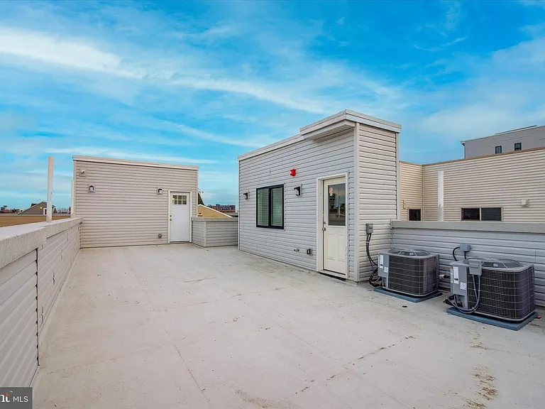 1230 N Marshall St #3R — Photo 11