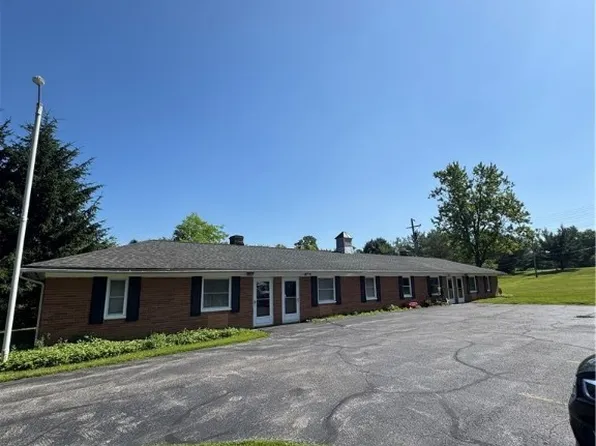 12480 Ward Dr, Chesterland, OH 44026