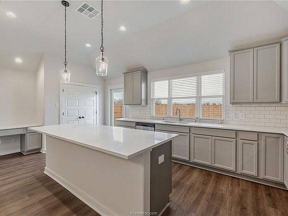 5th image of 2902 Goldberg Dr