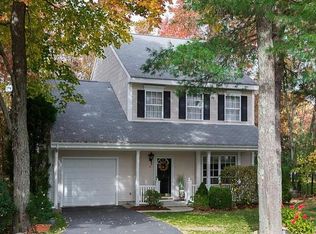 4 Lyon Ln, Foxboro, MA 02035