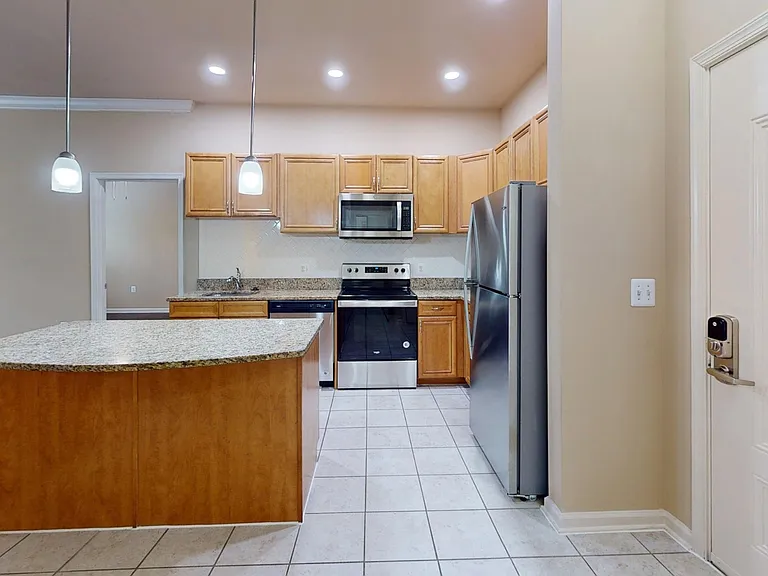 Signal Hill Apartment Homes — Photo 102