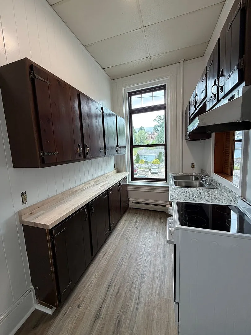 293 Main Street — Photo 2