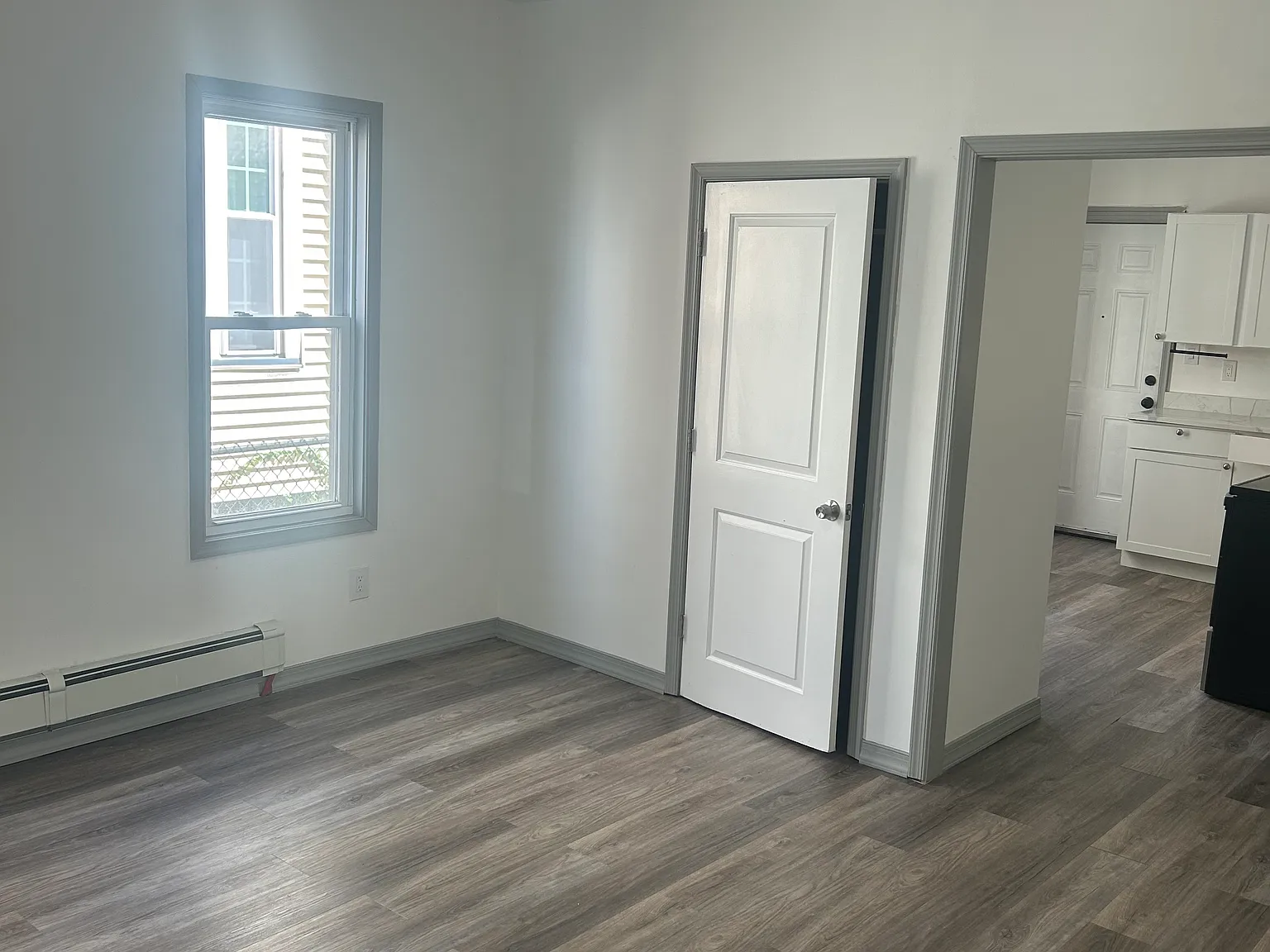1 bed, $895 — Photo 4