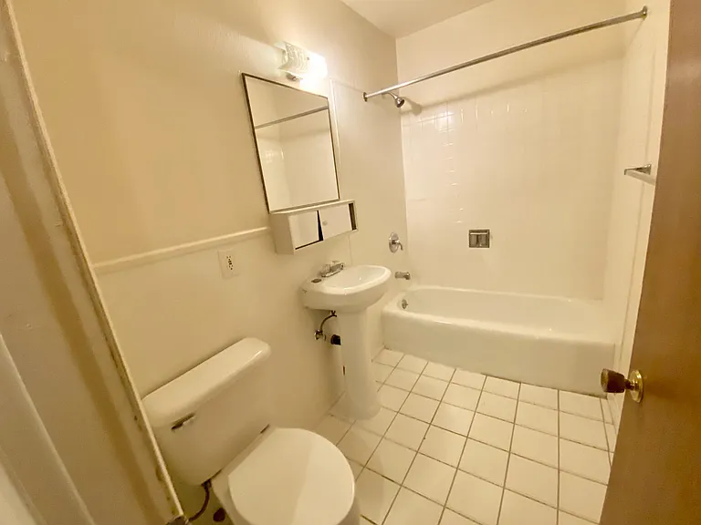3925 Whitman Ave N #4X — Photo 5