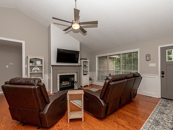 5th image of 604 Brookhollow Trl