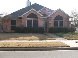 6015 Castle Creek Rd, Arlington, TX 76017