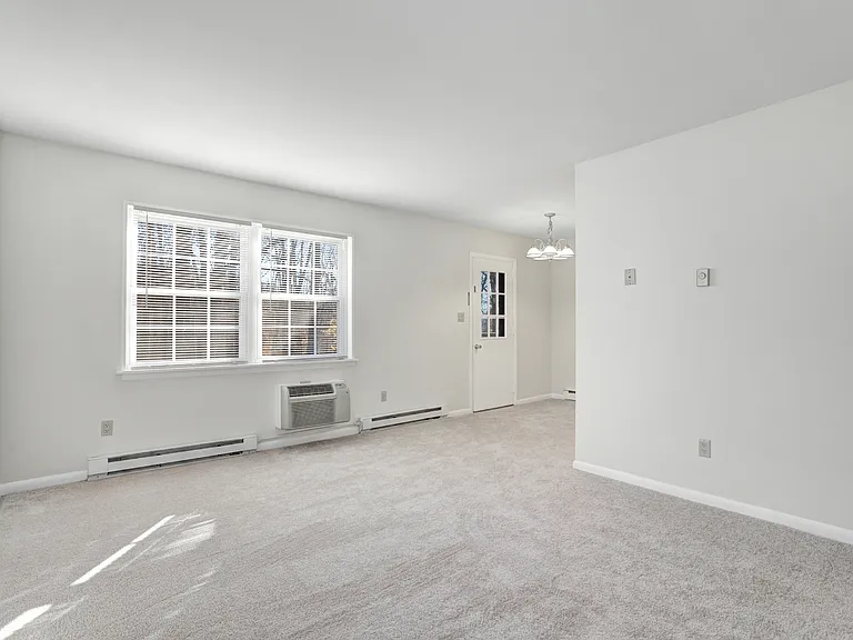 Pine Crest Apartments — Photo 5