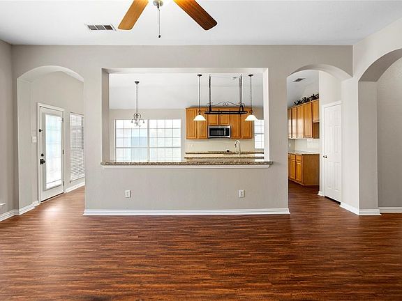 4th image of 4701 Bellflower Way