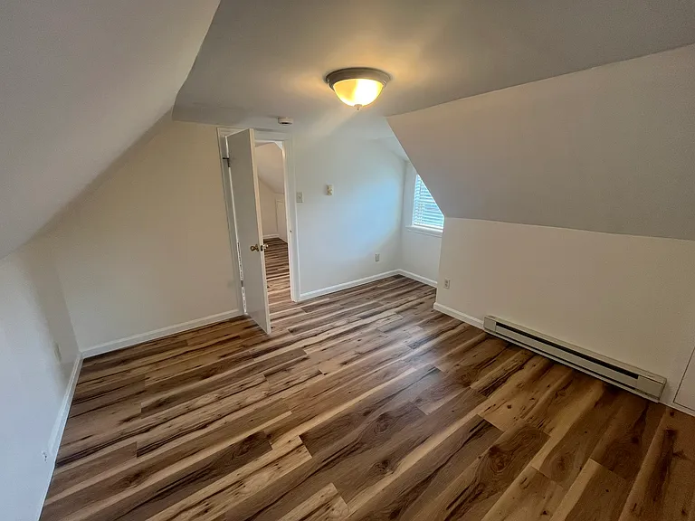 328 Tyrone St — Photo 31