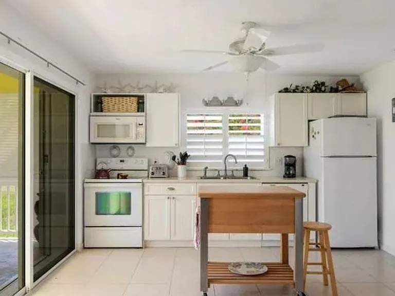 13603 S Indian River Dr #LOWER — Photo 4