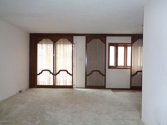 3rd image of 260 Suffolk Ave